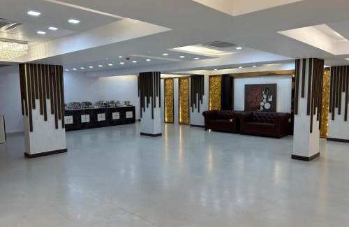 Civil Lines Hotel | Hotel Cosmopolitan Rooms & Banquet