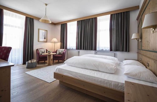 Valle San Silvestro Hotel | Hotel Cristallo