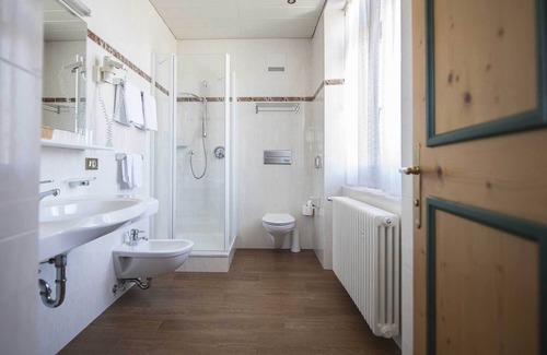 Valle San Silvestro Hotel | Hotel Cristallo