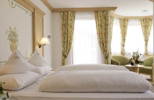 Valle San Silvestro Hotel | Hotel Cristallo