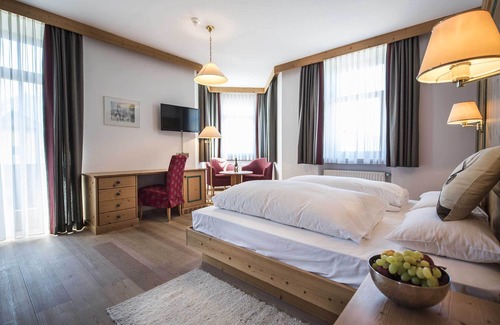 Valle San Silvestro Hotel | Hotel Cristallo