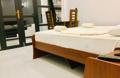 Pottuvil Division 2 Hotel | Hotel Crocotopond