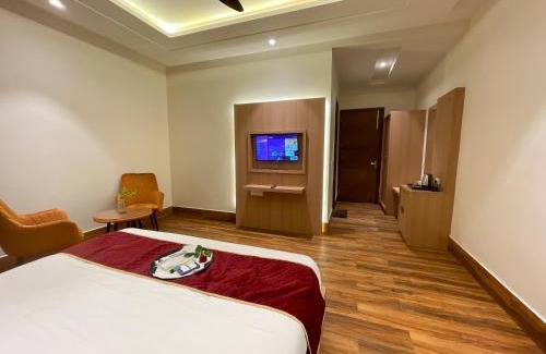 Amritsar Hotel | Hotel Crown Savoy, Near Railway Station & GURU NANAK DEV UNIVERSITY
