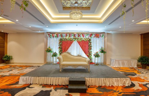 Auli Hotel | Hotel Deep Clarks Inn Lucknow