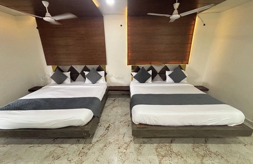 Dewas Hotel | Hotel Dhana Lakshmi Bliss