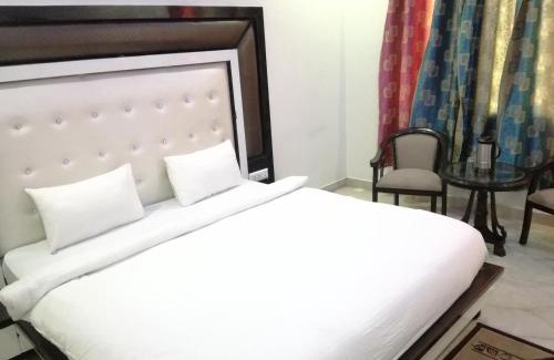 Bharatpur Hotel | Hotel Dhanraj Palace