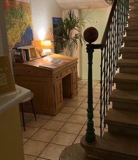 Le Caylar Hotel | Hotel Du Rocher