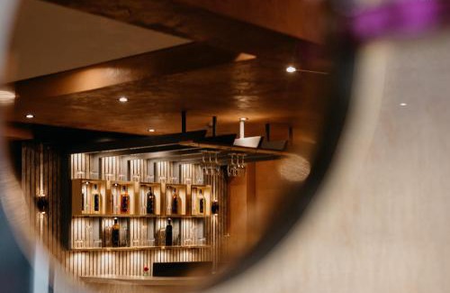 Bhopal Hotel | HOTEL EMERALD INN