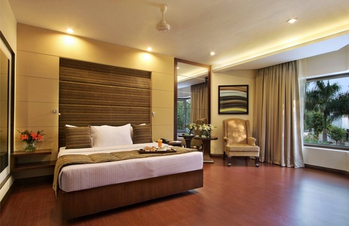 Alkapuri Hotel | Hotel Express Residency