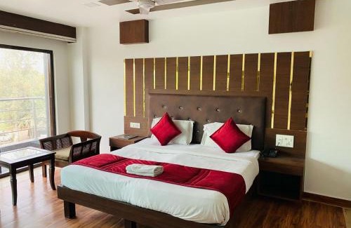 East of Kailash Hotel | Hotel Fab Stays