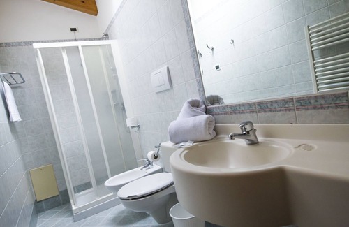 Ziano di Fiemme Hotel | Hotel Genzianella