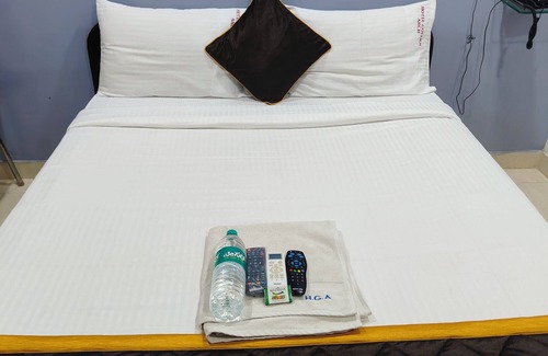 Vijaya Nagar Cabin | Hotel Golden Arch