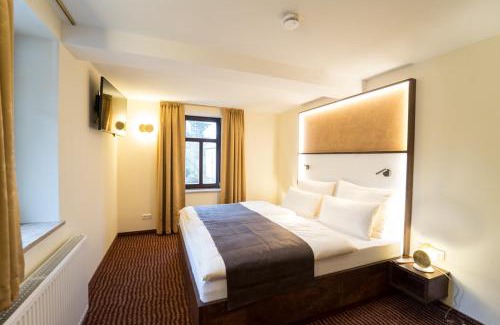 Suhl House | Hotel Goldener Hirsch