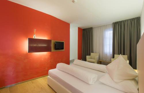 Caldaro Sulla Strada del Vino Hotel | Hotel Goldener Stern