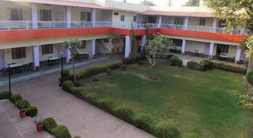 Fatehpur Sikri Hotel | Hotel Goverdhan Tourist Complex