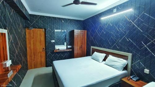 Tirupati Cabin | Hotel Govindh Heights