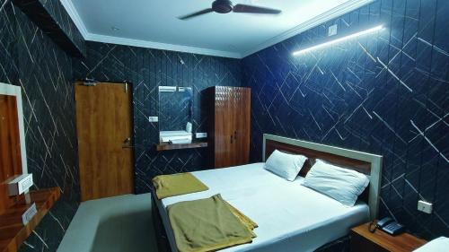 Tirupati Cabin | Hotel Govindh Heights