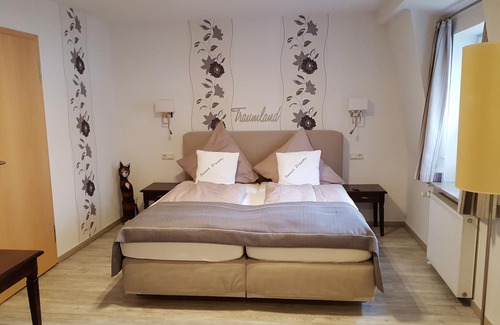 Heiligenhafen Hotel | Hotel Haus Meeresblick