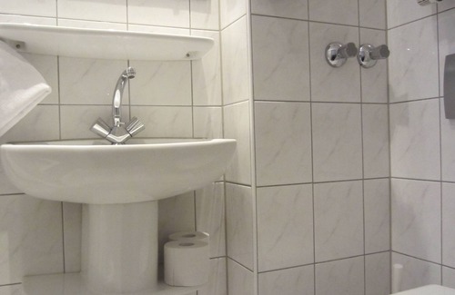 Dusseldorf Old Town Hotel | Hotel Haus Rheinblick