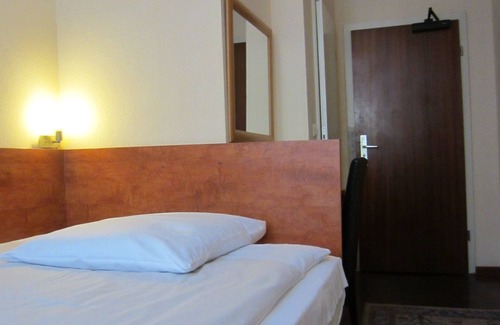 Dusseldorf Old Town Hotel | Hotel Haus Rheinblick