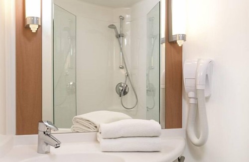 Waggershausen Hotel | Hotel ibis Friedrichshafen Airport Messe