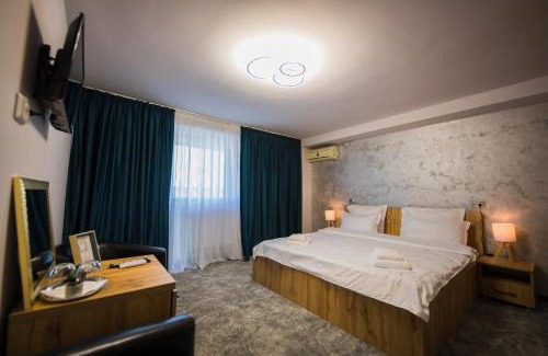 Caracal Hotel | Hotel Imperium & Pool