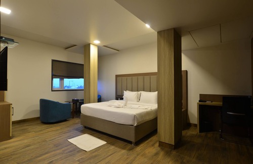 Dhule Hotel | Hotel Jhankar Palace