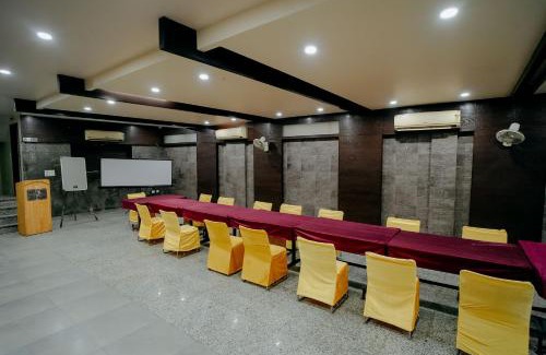 Sindhi Camp House | Hotel Jinendra Inn