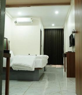 Rajpipla Hotel | Hotel Kailash Inn