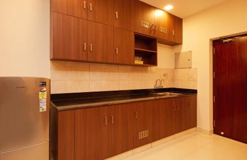 Palavakkam Bed & Breakfast | Hotel Kamar Residences and Banquets