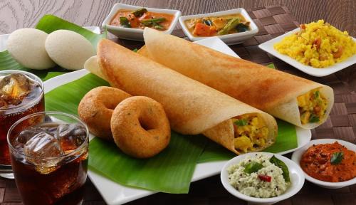 Palavakkam Bed & Breakfast | Hotel Kamar Residences and Banquets