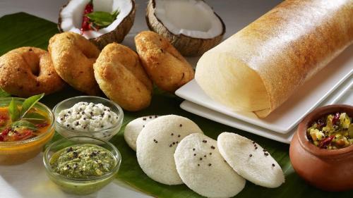 Palavakkam Bed & Breakfast | Hotel Kamar Residences and Banquets