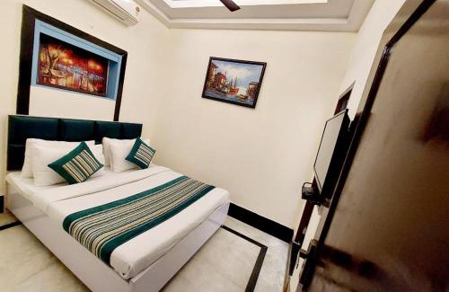 Green Park Hotel | Hotel Khusbu Residency, Green Park Market, South Delhi