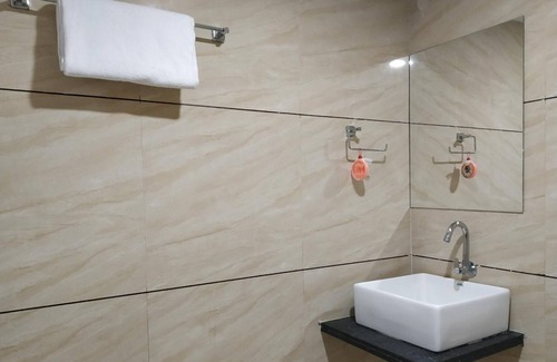 Vallabh Vidhyanagar Hotel | Hotel Krishna Palace