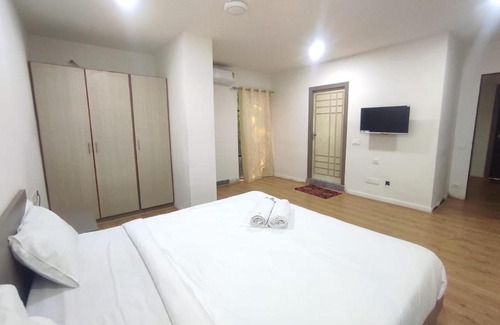 Lakdi Ka Pul Hotel | Hotel Krishna Palace - Lakdikapul
