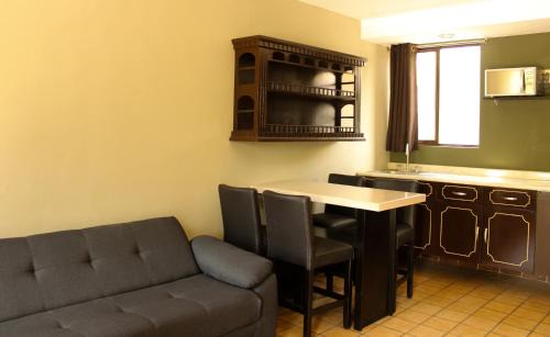 Saltillo Hotel | Hotel La Fuente, Saltillo