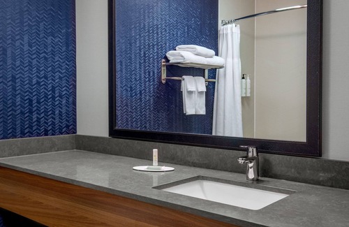 Newtonville Hotel | Hotel Luna