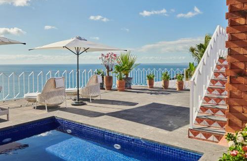 Conchas Chinas Hotel | Hotel Luxury Patio Azul