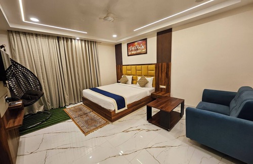 Deoghar Hotel | HOTEL MAA LAXMI PALACE