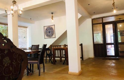 Nallathanniya House | Hotel mango tree nearest Adam's peak