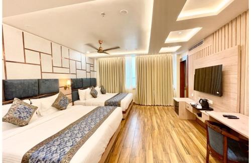 Kakarmatha House | HOTEL MANTAVYA ! PREMIUM Rooms, & Free Wi Fi Near Kashi Vishwanath Temple BEST HOTEL