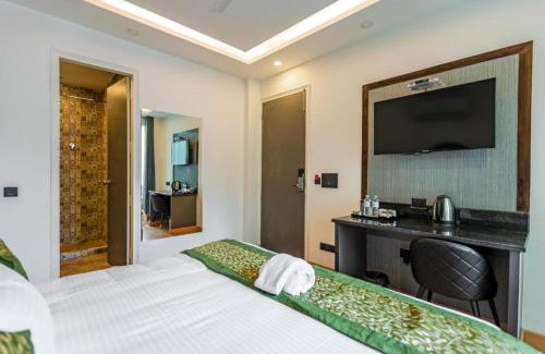Chittaranjan Hotel | Hotel Mayur C R Park - Greater Kailash New Delhi