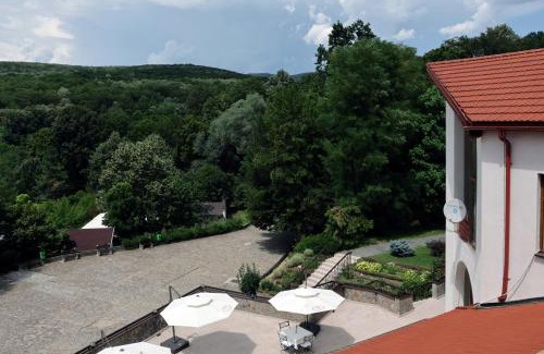 Izvoru Resort | Hotel McPietroasa