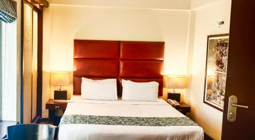 Ballygunge Hotel | Hotel Metropole
