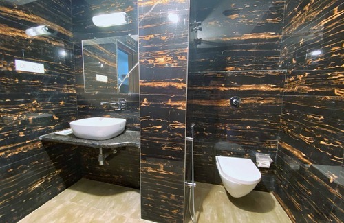 Varanasi Hotel | Hotel Midcity