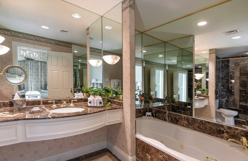French Quarter Hotel | Hotel Monteleone, New Orleans