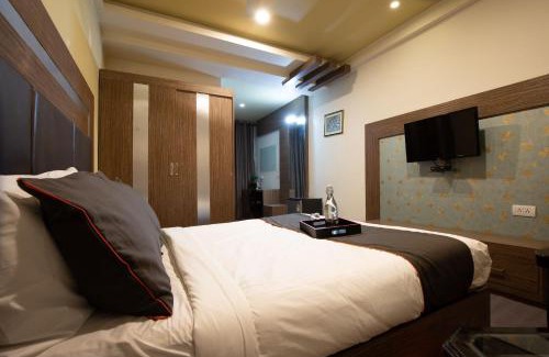 Malappuram Hotel | Hotel O DG College Chelambra