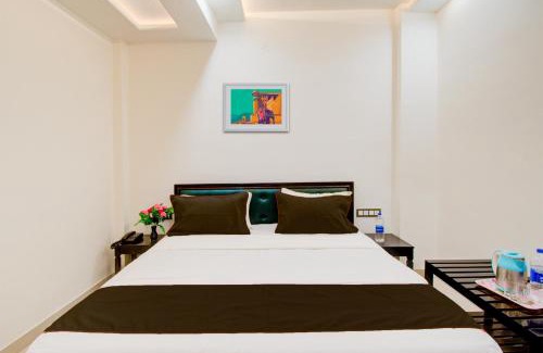 Sitapura Hotel | Hotel O Giriraj Palace by Govindam