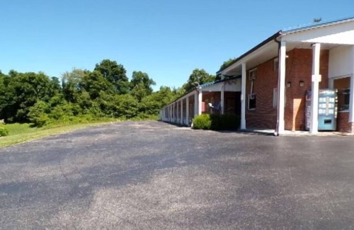 Lewisburg Apartment | Hotel O Relax Inn Lewisburg near I-64