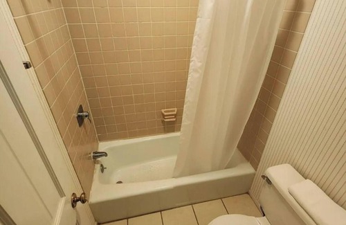 Lewisburg Apartment | Hotel O Relax Inn Lewisburg near I-64